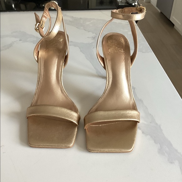 Vince Camuto Enella Ankle Strap Sandal In Gold size 8.5M - Picture 4 of 6